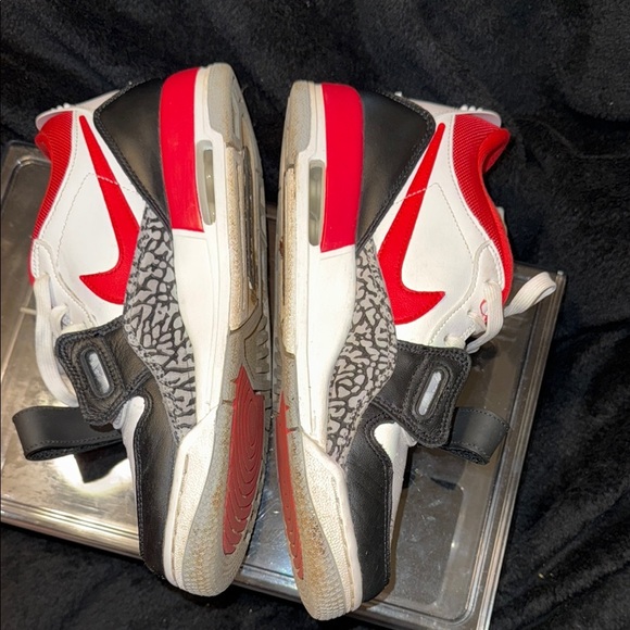 Nike Red and Black Sneakers Classic Low-Top Design - Picture 12 of 13